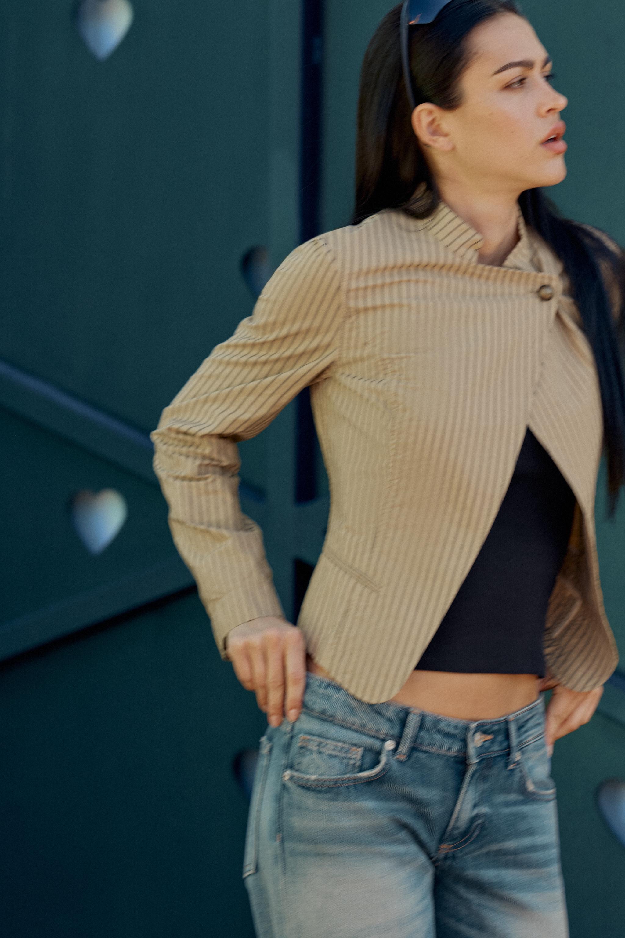 STRIPED DOUBLE-BREASTED BLAZER